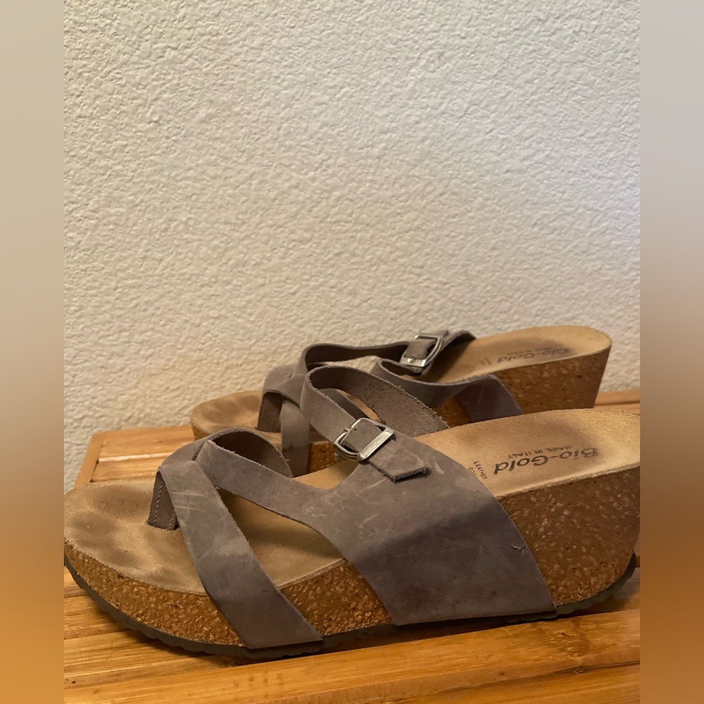 Cute Bio-Gold sandals - Picture 7 of 9